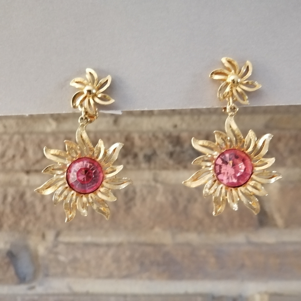 Vintage Trifari Gold Floral Pink Rhinestone Dangling Clip on Earrings